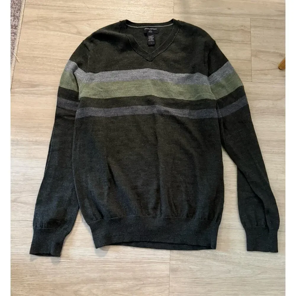 Banana Republic Men's Merino Wool V Neck Pullover Sweater Gray Green Striped L